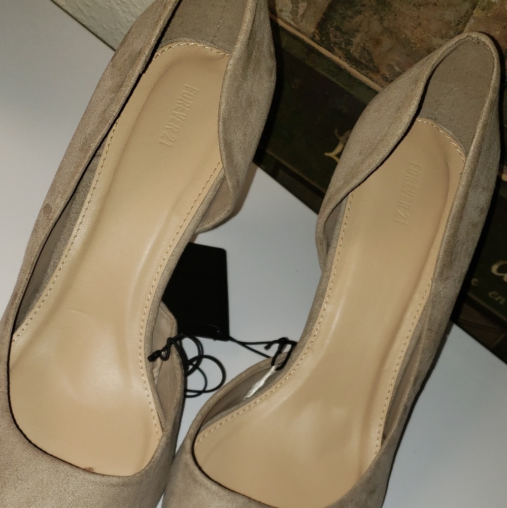 Heels - Picture 2 of 3